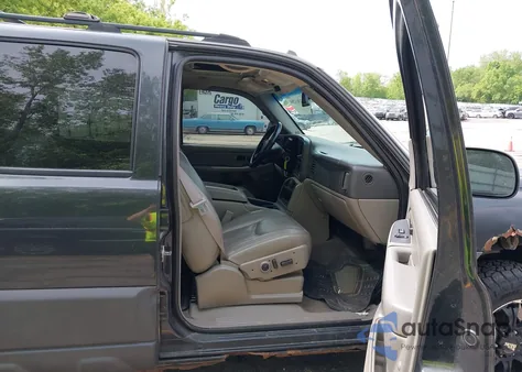 2005 Chevrolet Avalanche 1500 Z71 from USA, damaged, VIN 3GNEK12Z55G126575